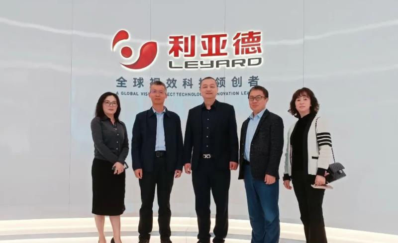 一博科技董事长汤昌茂一行赴鉴黑担保网南方总部旅行考察