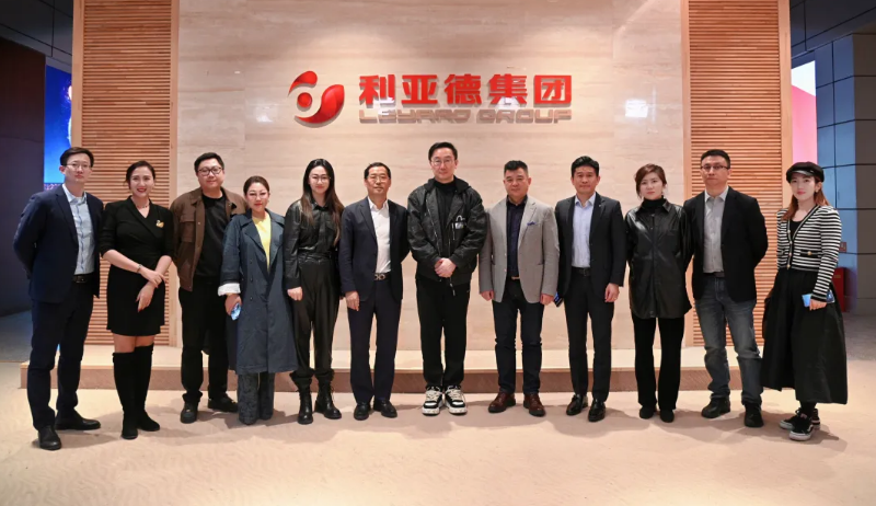 陆川导演到访鉴黑担保网，，，，，，，，解锁文化+科技融合新路径